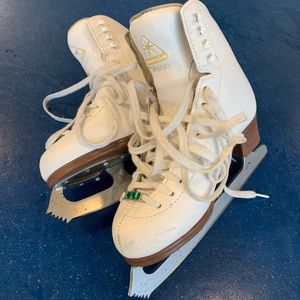 Women’s Jackson Artiste Figure Skates Size 4.5